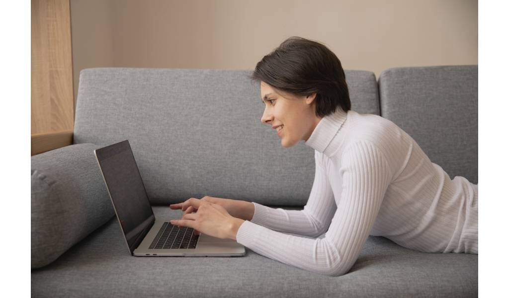 woman on laptop